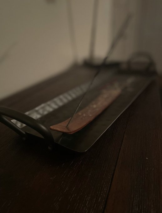 I got a new tray to hold the incense burner and I&rsquo;m very happy with it. I got one clear photo of it and<a href="/tag/weekendvibes"class="tags"><span>#weekendvibes</span></a>