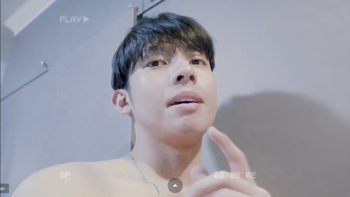 WHAT IS HAPPENING WHAT WAS HE THINKING 😭😭😭😭 

#SB19_JUSTIN <a href="/sb19/">everton</a>