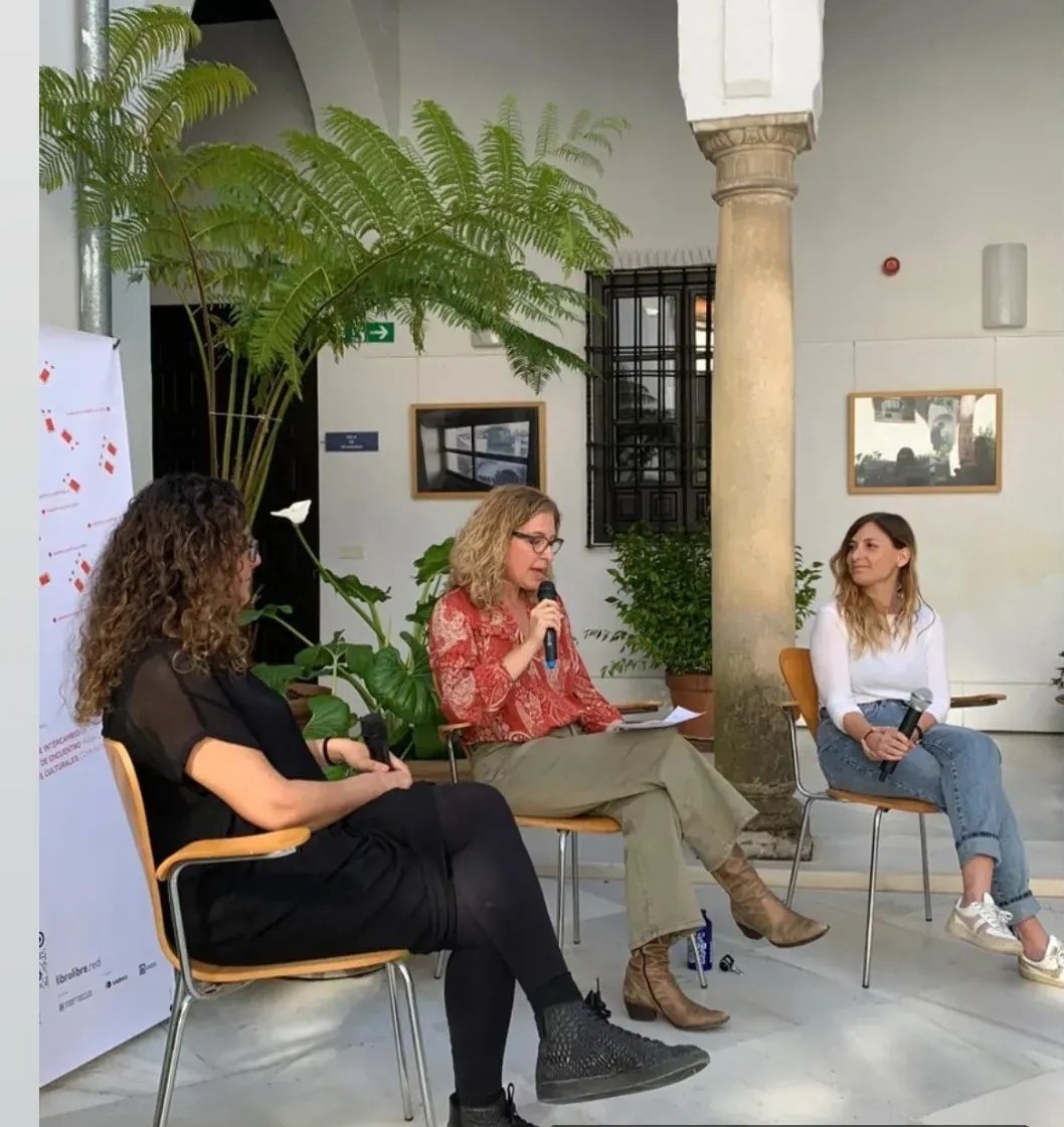 radiomarta's tweet image. Preciosa tarde de justicia y memoria de las escritoras olvidadas en #Orive con dos grandes sevillanas: la arqueóloga audiovisual @laurahojman y la arqueología del libro @ChrisLinares89 
#LibroLibre