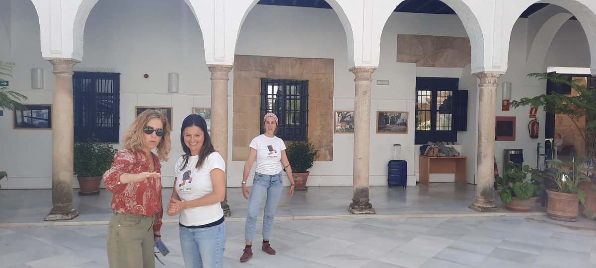 radiomarta's tweet image. Preciosa tarde de justicia y memoria de las escritoras olvidadas en #Orive con dos grandes sevillanas: la arqueóloga audiovisual @laurahojman y la arqueología del libro @ChrisLinares89 
#LibroLibre