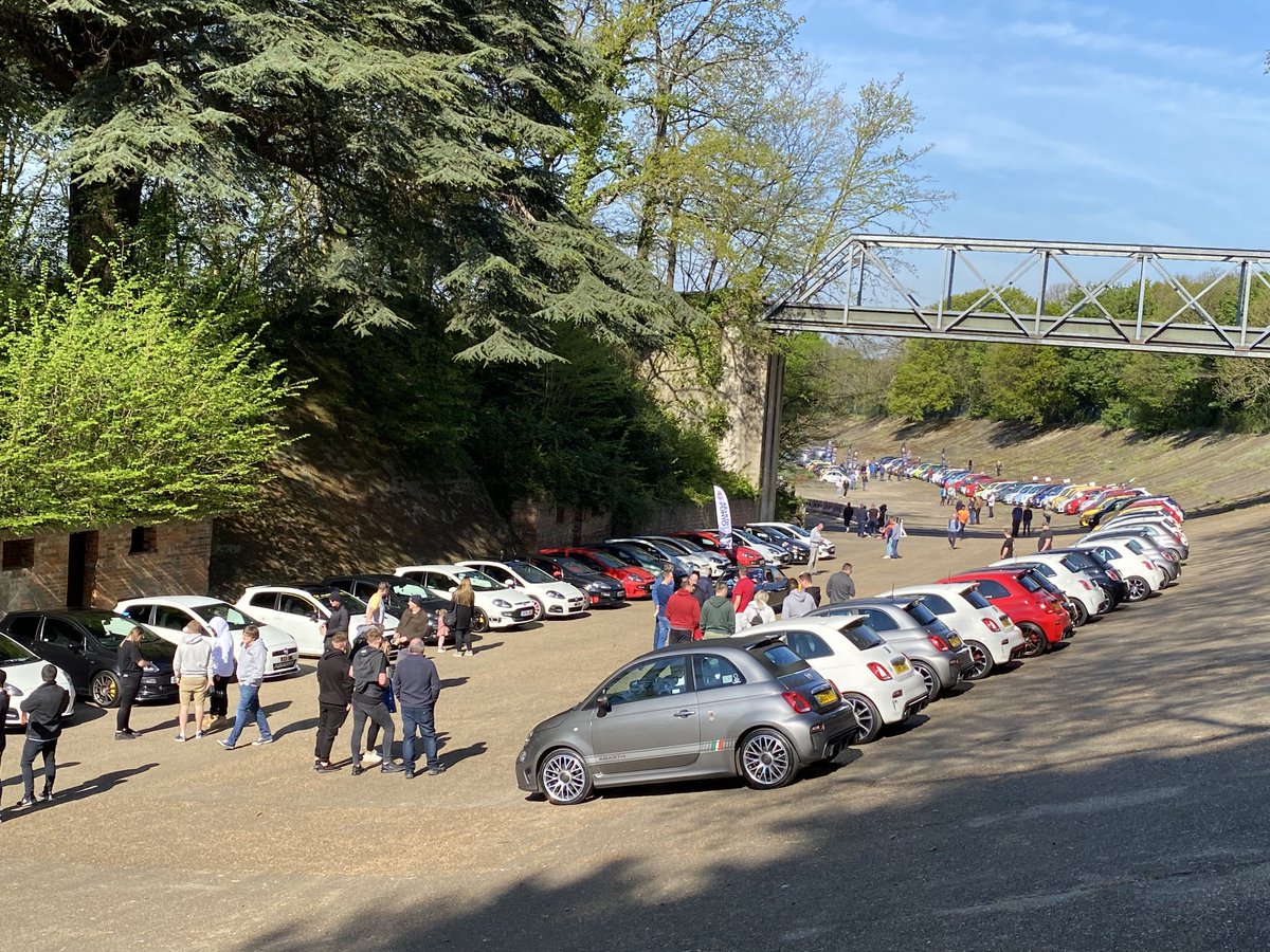 quillerrees's tweet image. Arriving at Auto Italia Brooklands Italian Car Day … already 22 Abarth Puntos &amp;amp; a bank full of 595s here ⁦@AutoItaliaMag⁩ #abarth #italiancarday