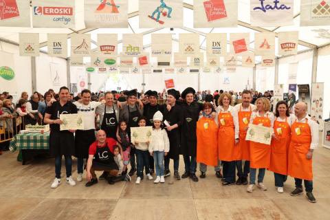 🧑‍🍳Hoy, la cuadrilla Al Punto representa a #Tudela en la final del Concurso de Menestras en Corella. 

¡Suerte! 🙌🏻🙌🏻      #FiestasdelaVerdura22