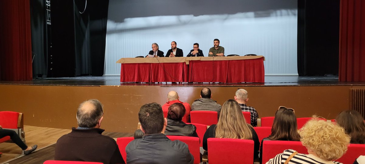 estudisfallers's tweet photo. Arranquem la #MostraLlibrets a #Gandia Tornem a retrobar-nos comissions, col.laboradors, dissenyadors en un espai on compartir experiències. Un goig veure'ns les cares i parlar de #llibrets i de #Falles https://t.co/LgYY1LcciF