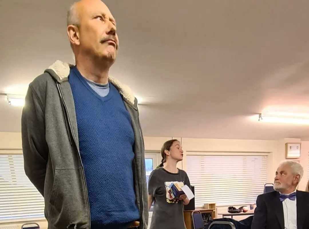 ChelloPlayers's tweet photo. Happy Bank Holiday weekend!

We are about to run the last few rehearsals before show week for "Murder at the Bowls Club", new and original comedy written by Tom Corrigan.

Book now via Ticket source, for 12th, 13th or 14th of May, St Peter's Church Hall!
See you there! https://t.co/whXaGwP4ZV