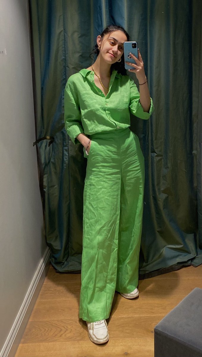 JasmineIngs2's tweet photo. Nice and bright for Saturday - You just know I couldn’t resist the green 💚😁 @SophiaR1985 @WeAreMV_ https://t.co/wcny5Fk5w4