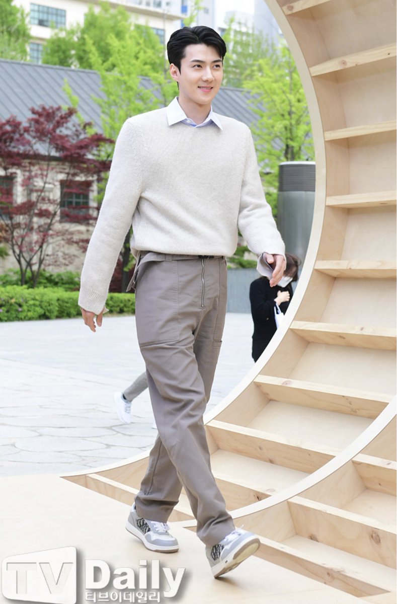 oshcuddles's tweet photo. SEHUN at the Dior Fall Show 2022

#SEHUN #세훈 #DiorAmbassadorSehun https://t.co/YC2pwfTEO6