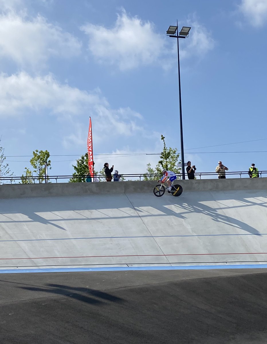 Inauguration du vélodrome <a href="/FrancoisPervis/">François Pervis</a>, pour compléter celui de <a href="/Espacemayenne/">Espace Mayenne</a> cofinancé à hauteur de 4,5M€ pour doter <a href="/lamayenne/">La Mayenne, le Département</a> d’équipements de haut niveau à disposition des clubs et sportifs <a href="/paysdelaloire/">Pays de la Loire</a> <a href="/C_MORANCAIS/">Christelle MORANÇAIS</a> 
Bravo <a href="/olivierrichefou/">Olivier Richefou</a> pour cet engagement partagé🚴