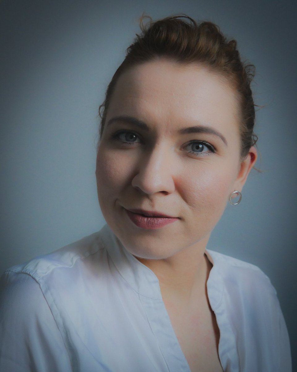 SaraKloc's tweet photo. Fell into a loop! Waking up. Working out. Learning lines. Working regular job. Selftaping. Emailing. Writing / attending workshops.  Sleeping. Next day the same thing. 
Oh... I looooove to be busy. 
_______
#actor #workingactor #polishgirl #livetoact #actforlife #actorsinger https://t.co/7CHQrZhjg8