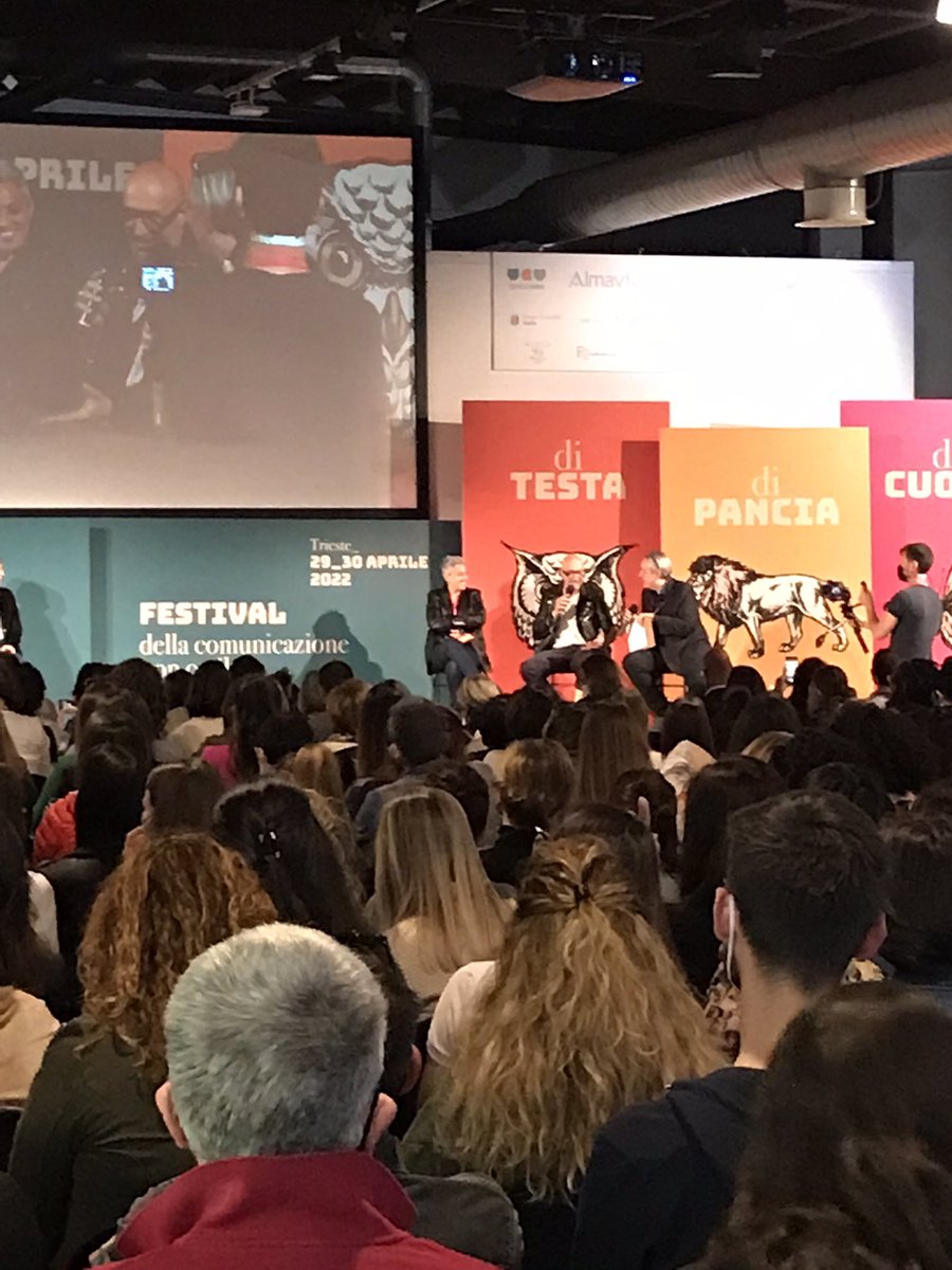 .<a href="/Saturnino69/">Saturnino Celani</a> conferma sul palco di <a href="/ParoleOstili/">Parole O_Stili</a> di essere stato social ante litteram, grazie alla sua proponsione a stabilire relazioni. #paroleostili | <a href="/spazioUAU/">SpazioUAU</a> <a href="/rositauau/">Rosy Russo</a> <a href="/gba_mm/">Giovanni Boccia Artieri @gba@aoir.social</a>