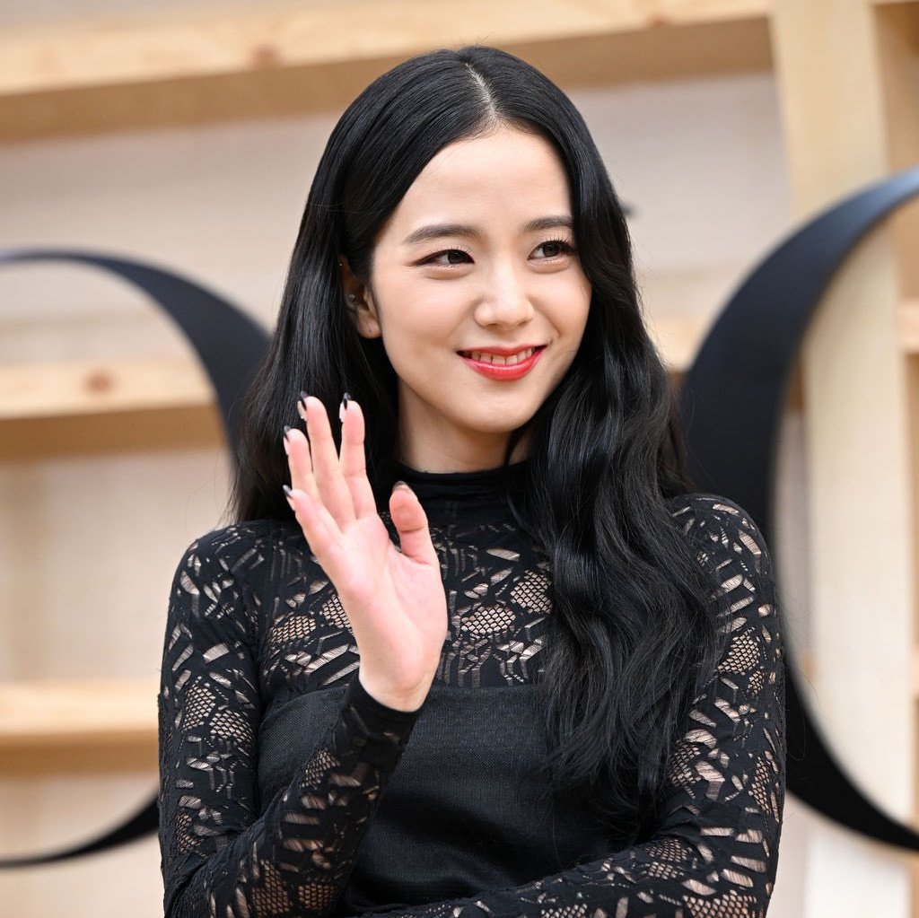 snowdropsource's tweet image. HAESOO at @Dior Fall 2022 Women's Fashion Show in Ewha University, Seoul.