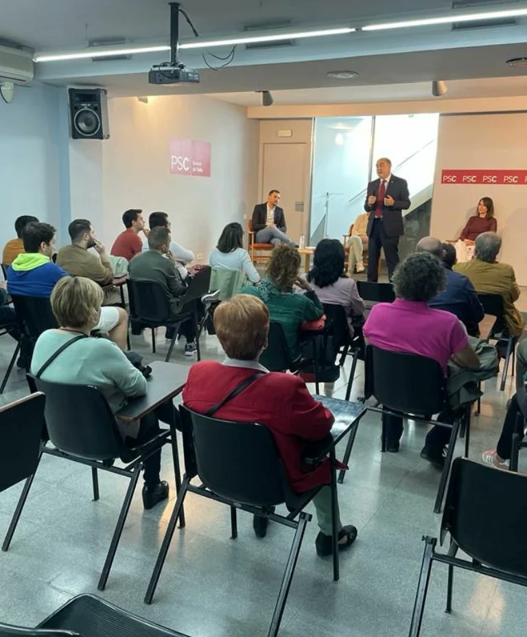 Avui he presentat l'acte de la <a href="/JSCBdV/">JSC Barberà #BdV</a> "Parlem dels Administracions Locals" juntament amb les meves companyes <a href="/Anadelfrago/">Ana del Frago</a>,Mónica Sempere, <a href="/socmonicabdv/">Mónica Madueño Ferreiro</a>. <a href="/sergidobon/">Sergi Dobón</a> primer secretari de lasJSC de Barberà era el moderador.