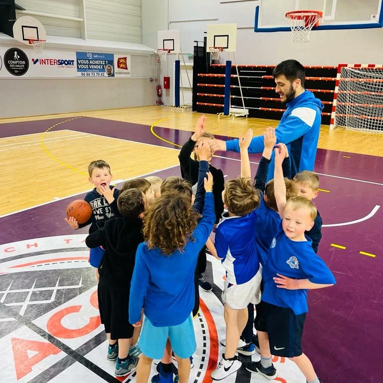 CherbourgBB's tweet photo. Séance micro-basket du samedi matin 🏀
#Cherbourg #basketball #formation #microbasket #CBB #babys https://t.co/z8nRBZAHrG