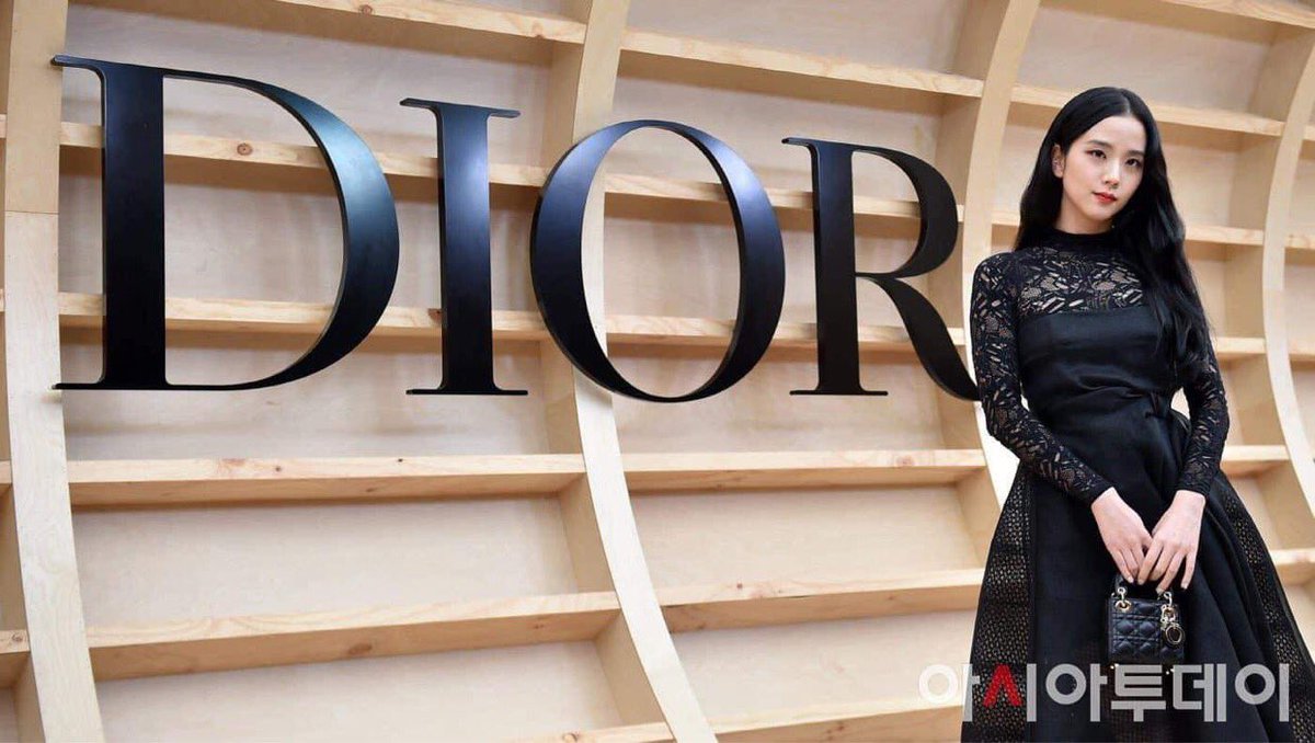 NTMT1308's tweet photo. EWHA DIOR SHOW WITH JISOO
#JISOOxDiorFall22
#디올x지수_이화여대패션쇼
ũmggg https://t.co/UuqYN5MxlO
