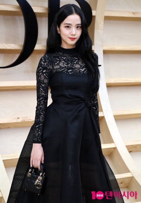 tl_sooyaa's tweet photo. Máy lag quá mà vẫn trend sung 

EWHA DIOR SHOW WITH JISOO
#JISOOxDiorFall22
#디올x지수_이화여대패션쇼 https://t.co/l4oQKoXYYK