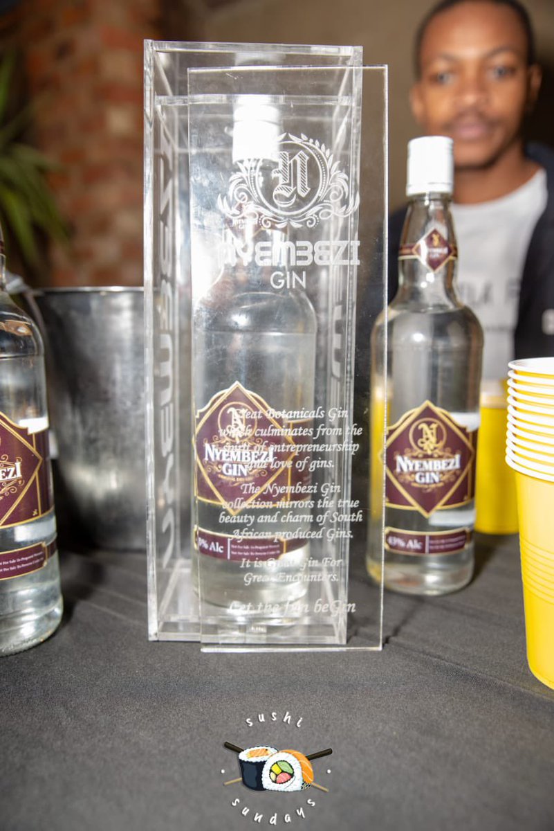 But don't worry! If you want to be traditional, there's still time. It's the perfect time to drink a Dry Gin.
#DJSBU