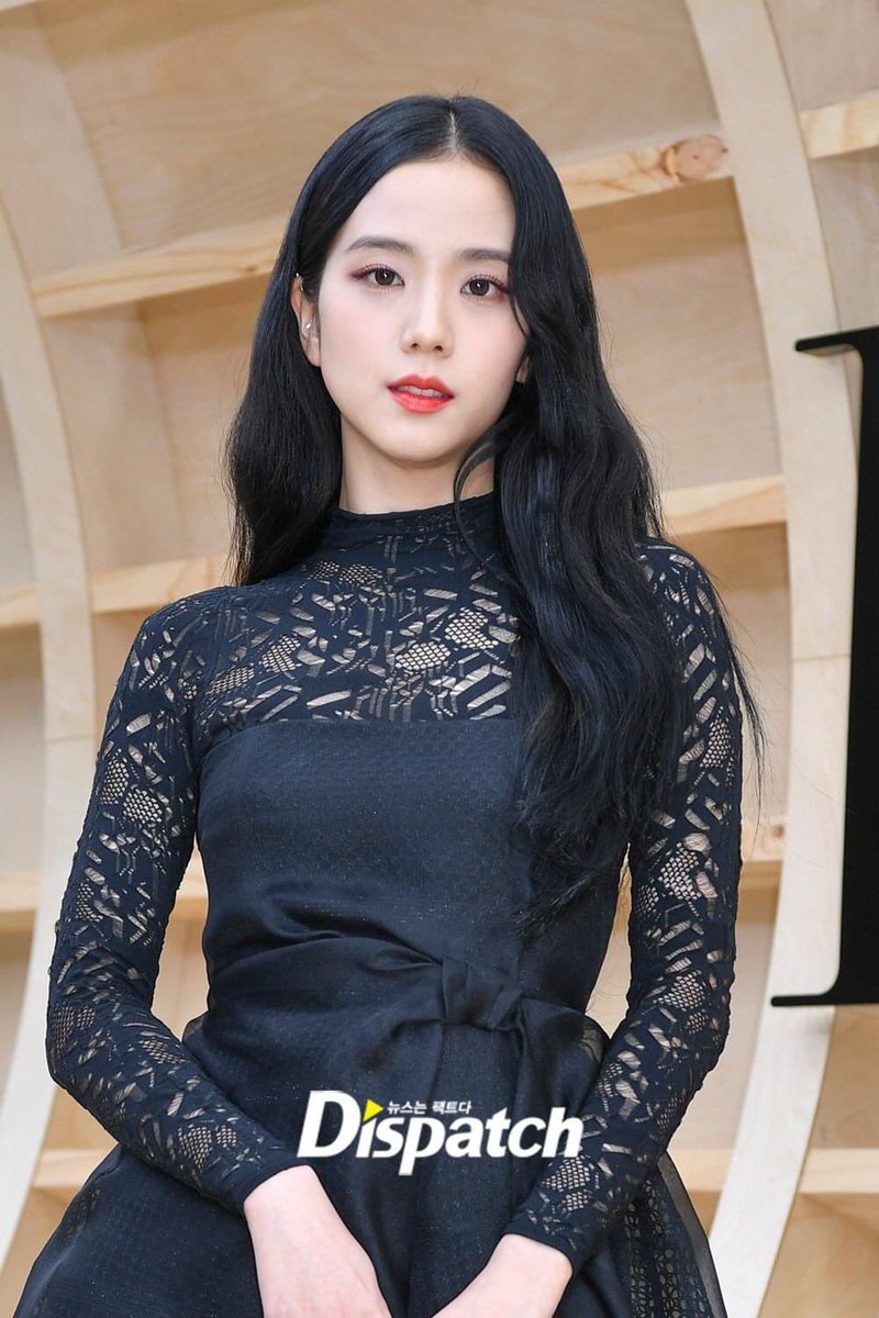 Quyhtraq_s's tweet photo. ĐẠI SỨ TOÀN CẦU #JISOO XINH ĐẸP LỘNG LẪY TẠI SHOW DIOR FALL 2022 ❤️‍🔥❤️‍🔥❤️‍🔥 100₫ cho sự xinh đẹp này quá 

EWHA DIOR SHOW WITH JISOO
#JISOOxDiorFall22
#디올x지수_이화여대패션쇼
@BLACKPINK https://t.co/VHsSJHOynE