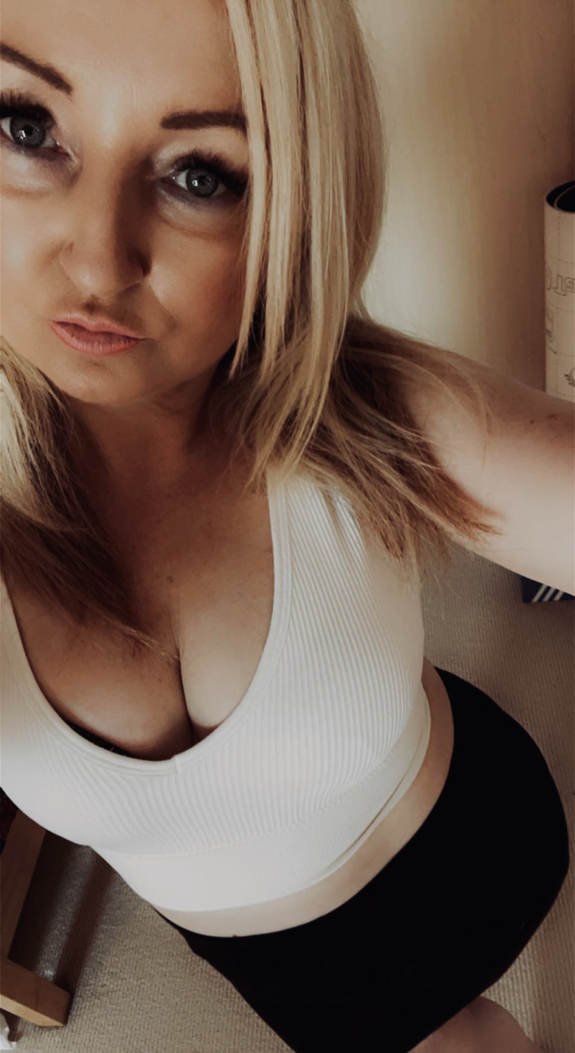 COLE ♥️🎼♥️🎼♥️ on X: Don't be a tease 😈 ladies the men can't handle TIT  😂🥰😂 t.corUKwT3rAbj  X