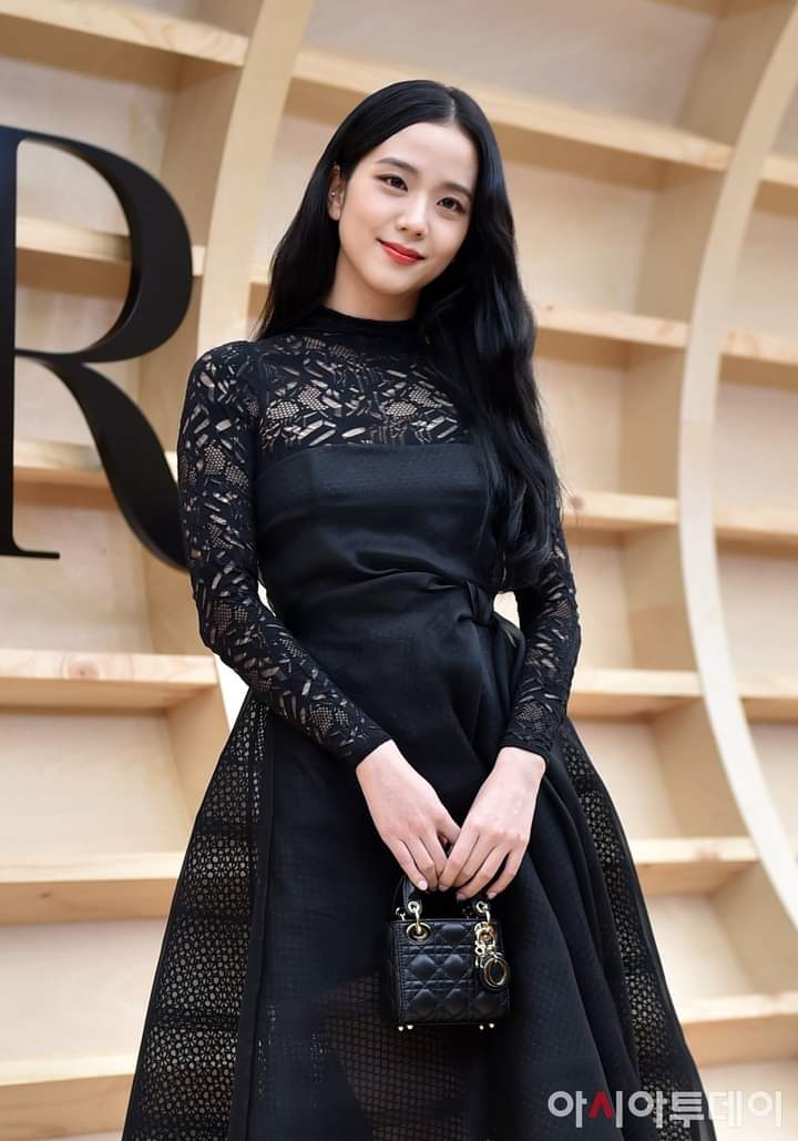 iuhongmasee's tweet photo. #JISOOxDiorFall22 
cinh đẹpppp https://t.co/HDLApkIL0d