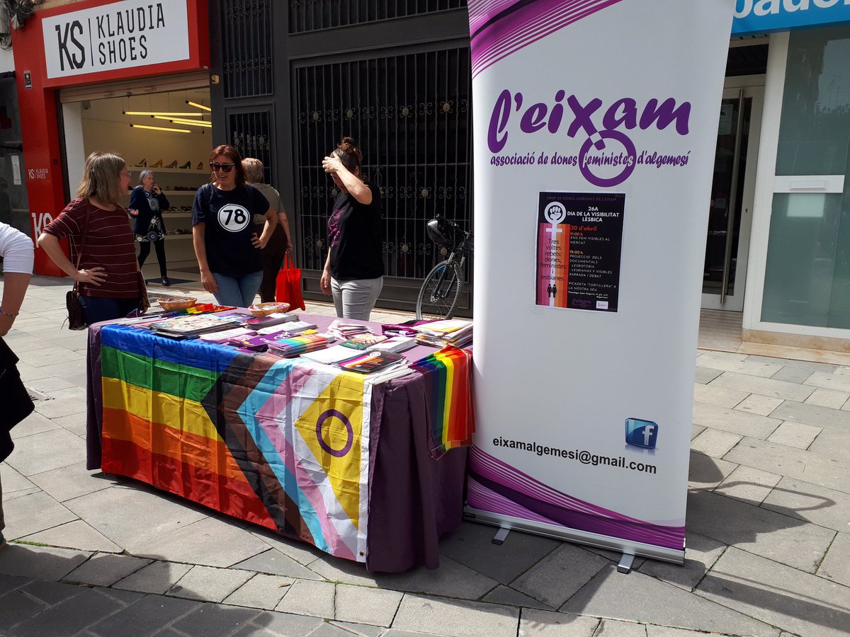 Visibles i lliures al carrer

#visible #visibilitatlesbica #orgulllesbic