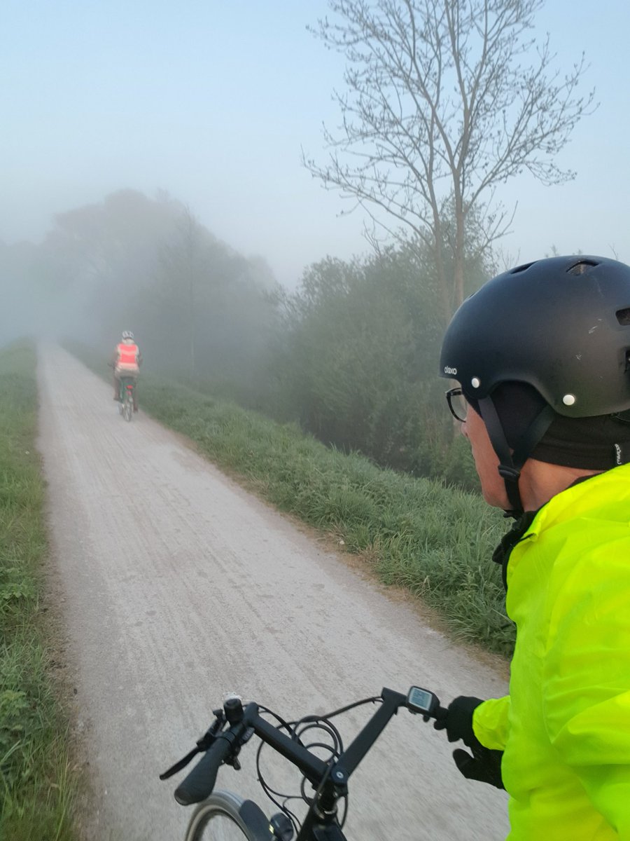 antoinegerald's tweet photo. En vélotaf,  c'est agréable sur le chemin du halage du canal de la Somme #corbie #valdesomme #somme #sommefleuve #hautsdefrance #canaldelasomme #veloroute #velotourisme #vélo #velopassion #velocyclo #veloelectrique #vivonsvelo https://t.co/PtFYh0D1uD