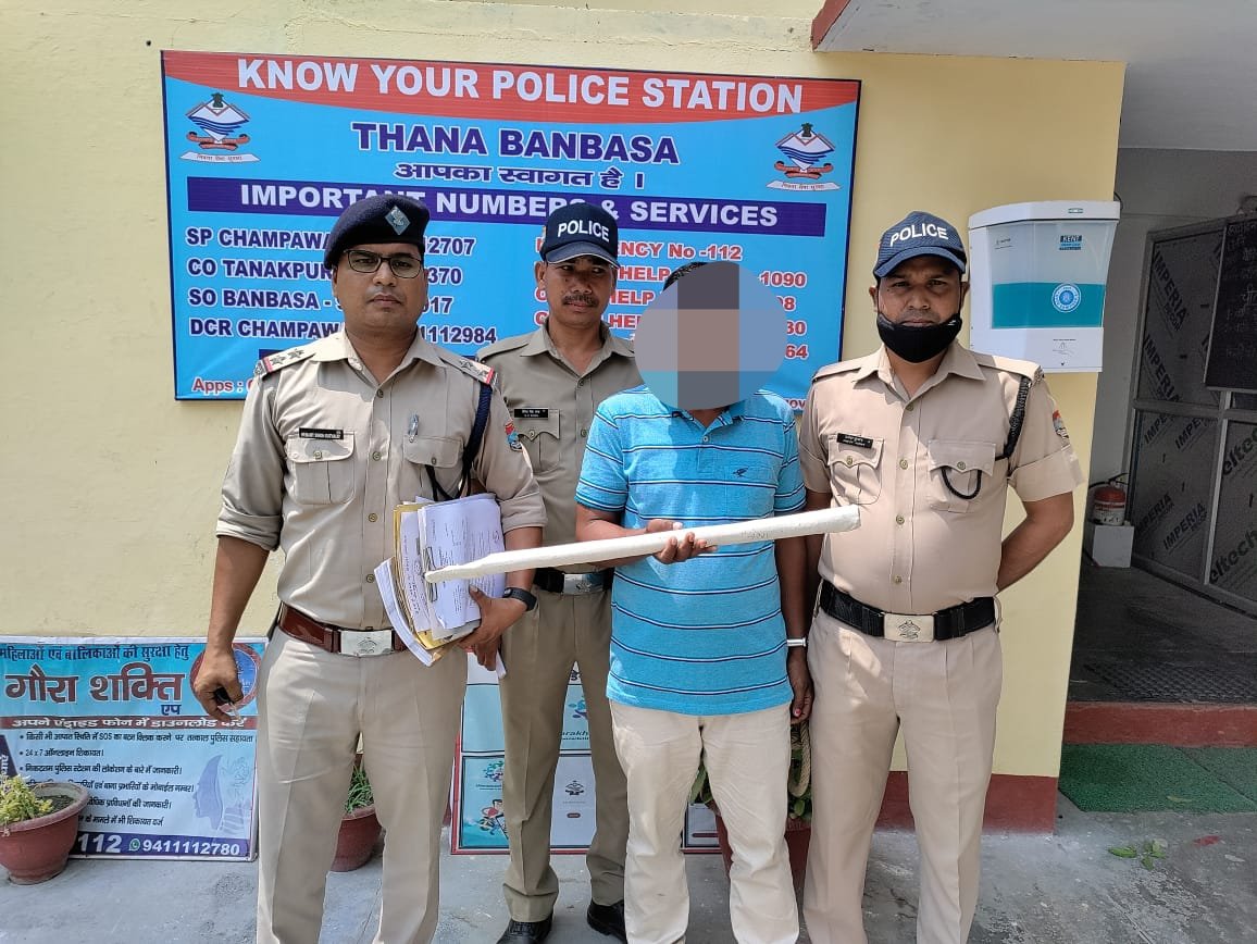 Champawatpolice's tweet photo. #बनबसा क्षेत्रान्तर्गत महिला को लाठी-डंडे से पीटकर गम्भीर रूप से #घायल करने वाले अभियुक्त राकेश वाल्मीकि पुत्र स्व0 राम भरोसे, निवासी #झोपड़पट्टी मीना बाजार को किया गया #गिरफ्तार
@uttarakhandcops #arrest #housearrest #beating #lowcarbeating #beatingana #beatingtheheat https://t.co/hXvHwMU1xs