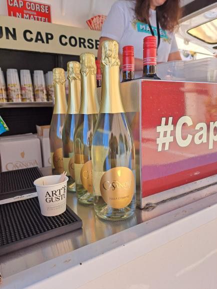 CasanovaAghione's tweet photo. À l'occasion d' @artegustu, Agnès, notre sommelière vedette vous attends sur les différents espaces Distillerie L.N. Mattei pour vous faire déguster notre #MuscatFrizzante à travers le célèbre #CapoSpritz
#Isuladamore #LNMattei #Mattei #Corse #Corsica #ArteGustu https://t.co/CjQVEh47aG