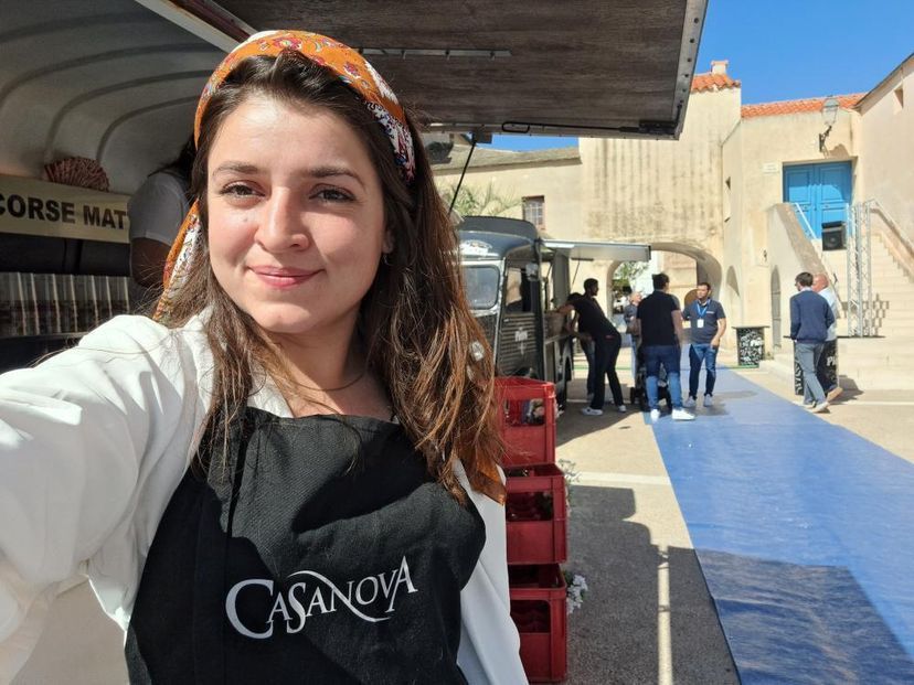 CasanovaAghione's tweet photo. À l'occasion d' @artegustu, Agnès, notre sommelière vedette vous attends sur les différents espaces Distillerie L.N. Mattei pour vous faire déguster notre #MuscatFrizzante à travers le célèbre #CapoSpritz
#Isuladamore #LNMattei #Mattei #Corse #Corsica #ArteGustu https://t.co/CjQVEh47aG