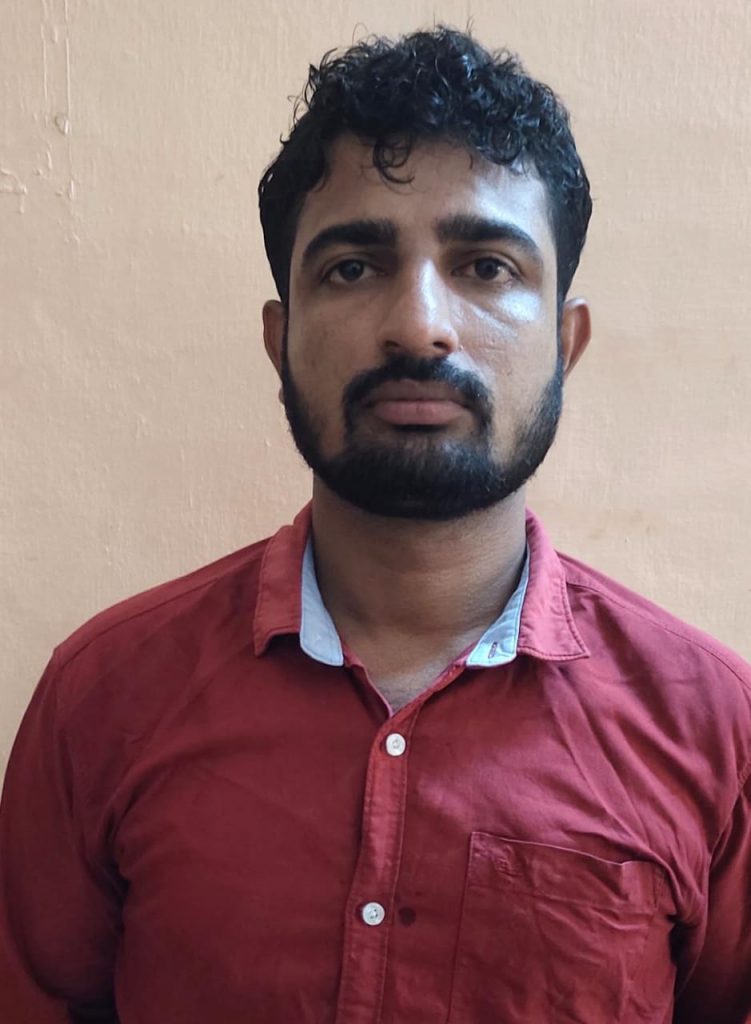 Mangaluru: The Ullal police arrested a Sujith Shetty on charges of illegally entering the room where women offer 'namaz' at Huda Jumma Masjid in Thokkottu and flashing his private parts. According to Complaint, He indecently behaved with the women who had gathered at the masjid.