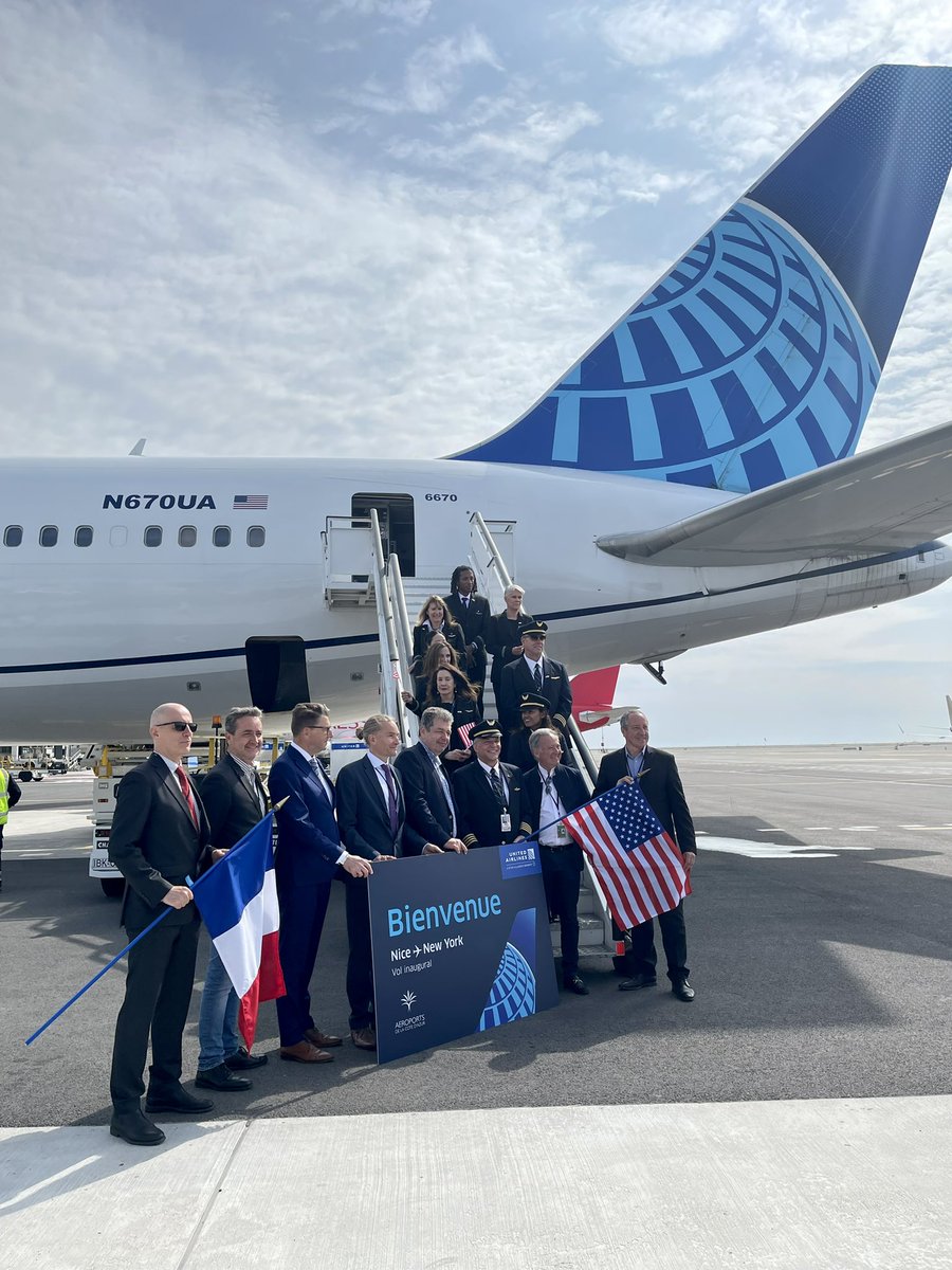 Karine Foraud (@karineforaud) on Twitter photo L’équipe et l’équipage de <a href="/united/">United Airlines</a> après l’arrivée du 1er vol de New York Newark à Nice.
<a href="/AeroportNice/">Aéroport de Nice</a>
#USA #nice #newyork #rp L’équipe et l’équipage de <a href="/united/">United Airlines</a> après l’arrivée du 1er vol de New York Newark à Nice.
<a href="/AeroportNice/">Aéroport de Nice</a>
#USA #nice #newyork #rp