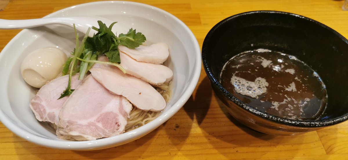 yatanagi's tweet photo. 今日の限定『蜆昆布水つけSOBA』

この麺がやっぱり美味いんです。

つけ汁の蜆の旨味も良い感じです。

最後は昆布水でスープ割り。和え玉も香味油が香りが良くて、最高でした。

#麺響万蕾 #蜆昆布水のつけSOBA #貝出汁 https://t.co/qhSrajiplU