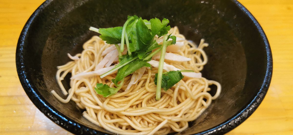 yatanagi's tweet photo. 今日の限定『蜆昆布水つけSOBA』

この麺がやっぱり美味いんです。

つけ汁の蜆の旨味も良い感じです。

最後は昆布水でスープ割り。和え玉も香味油が香りが良くて、最高でした。

#麺響万蕾 #蜆昆布水のつけSOBA #貝出汁 https://t.co/qhSrajiplU