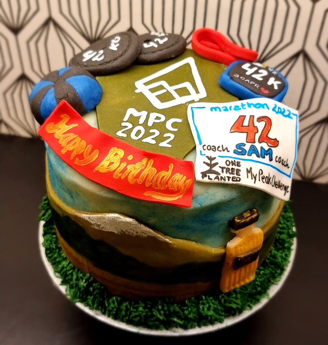Happy, happy Birthday to coach <a href="/SamHeughan/">Sam Heughan</a> 🥳🥳 Sorry could not bring it all the way from Norway to Scotland, but it was delish I promise😋. <a href="/MyPeakChallenge/">My Peak Challenge</a> #mpcgala2022 #mypeakchallenge #arcticpeakers #peakersnorway #HappyBirthdaySamHeughan #SamHeughan