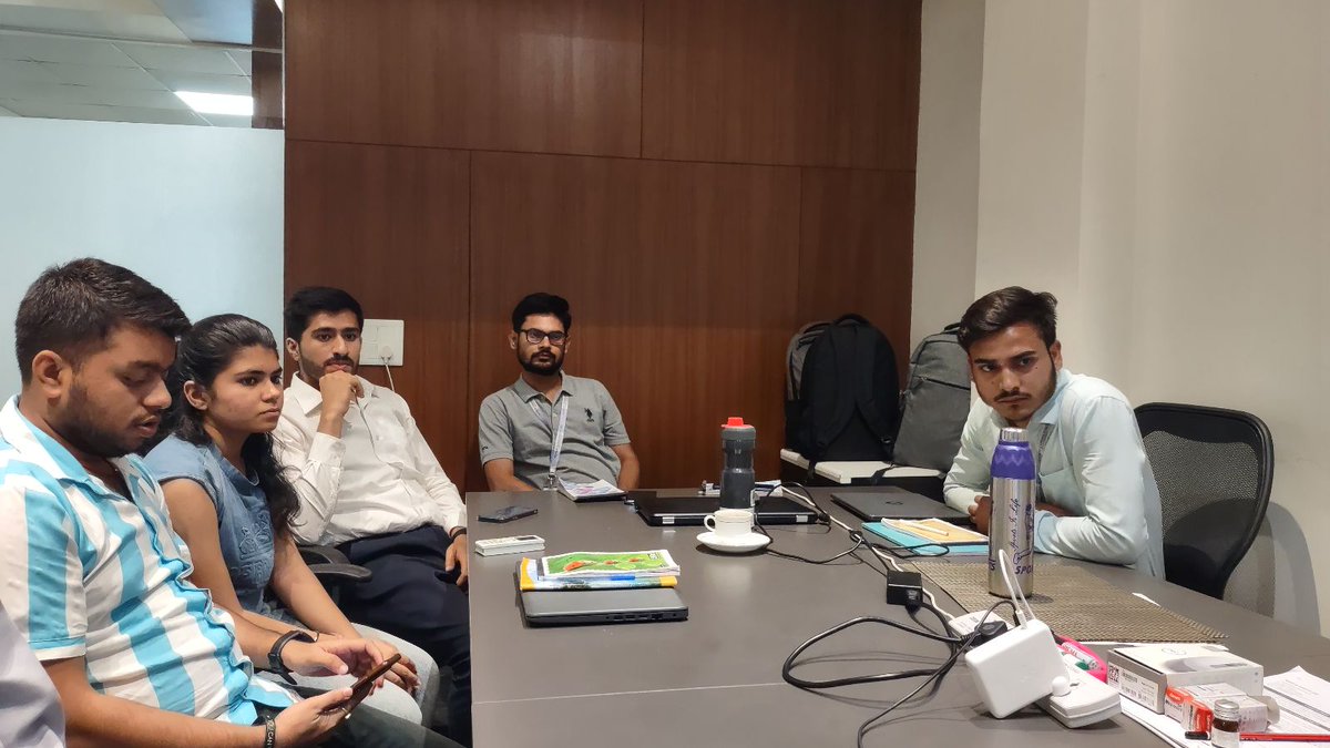 agprop_'s tweet photo. We're not a team because we work together. We're a team because we're growing together by learning from each other every moment

Meet @tashigautam, our #SDE #Intern who shared insights about #Blockchian &amp; #SmartContracts in the #RealEstate

#agprop #companyculture #teambuilding https://t.co/pq8TzlQEo5
