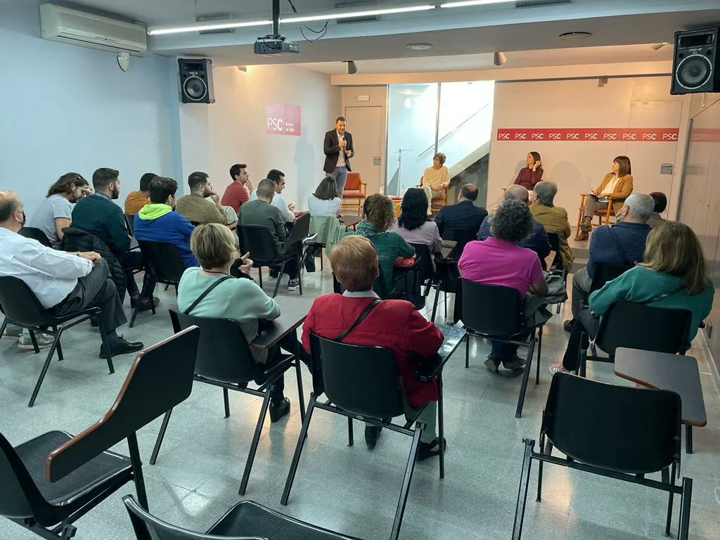 Avui les <a href="/JSCBdV/">JSC Barberà #BdV</a> han realitzat un acte per a parlar de les administracions locals. El nostre alcalde <a href="/xaviergarcesbdv/">Xavier Garcés</a> juntament amb <a href="/Anadelfrago/">Ana del Frago</a>, Mònica Sempere i  <a href="/socmonicabdv/">Mónica Madueño Ferreiro</a>. El primer secretari de les JSC de Barberà <a href="/sergidobon/">Sergi Dobón</a> era el moderador.