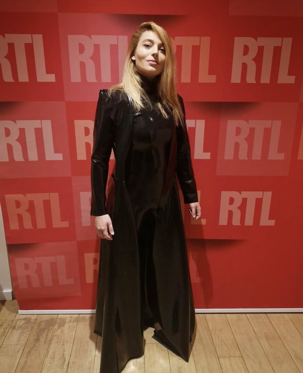 EricLap1's tweet photo. #SANTA en live au #GrandStudio @RTL à 14h30 ! @jesuissanta999 https://t.co/bjWZruwI4U