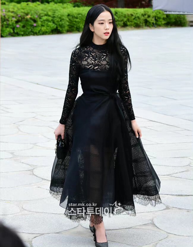 kk330103's tweet photo. EWHA DIOR SHOW WITH JISOO
 #JISOOxDiorFall22
 #디올x지수_이화여대패션쇼 https://t.co/4b3dz26xSl