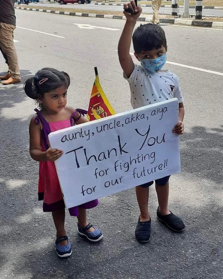 __KJ11's tweet photo. To succeed in our mission, we must have single-minded devotion to our goal.. #GoHomeGota2022 .. Bless all of you great strength, courage, will and determination to succeed. #ThankyouSL #GoHomeGota2022 #GoHomeRajapakshas https://t.co/LLG5haEgOb