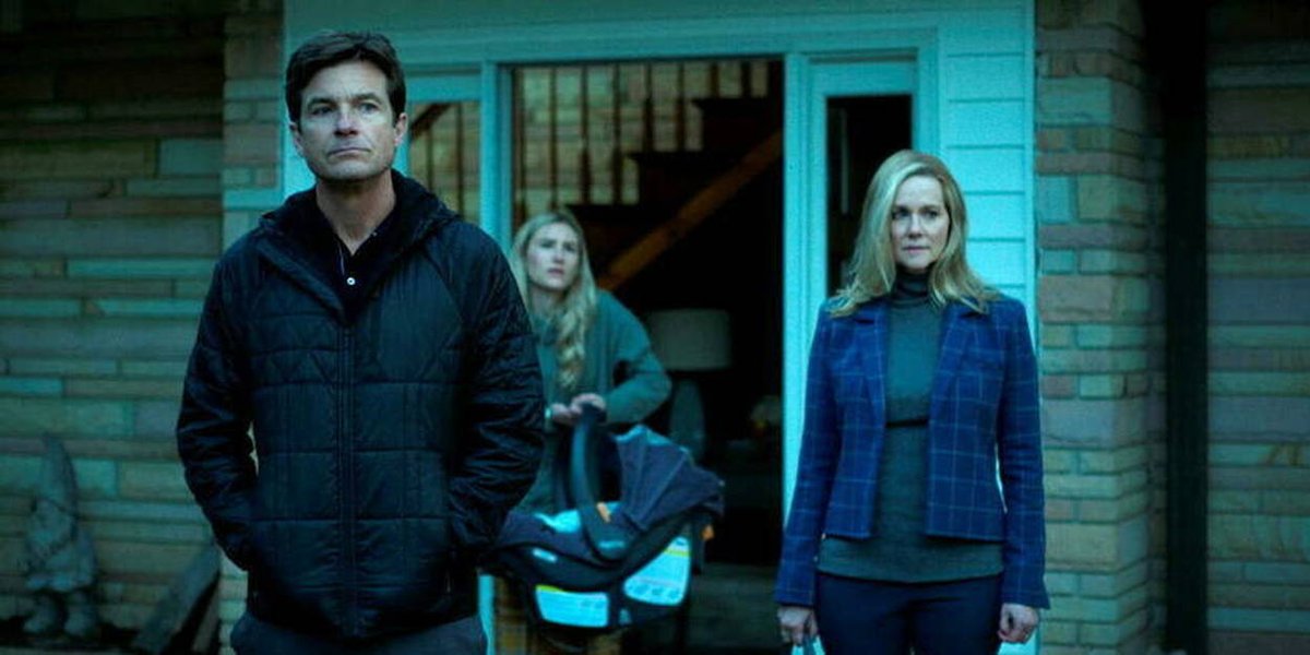 les_cinecdotes's tweet photo. Drame lancinant d'une famille en décomposition #Ozark se termine à son image : subtilité, retenue &amp; profondeur. Au bord du précipice, l'épisode final met en exergue ses personnages pour mieux faire passer son message. 

Un must-see. https://t.co/FHMFdbH8V3