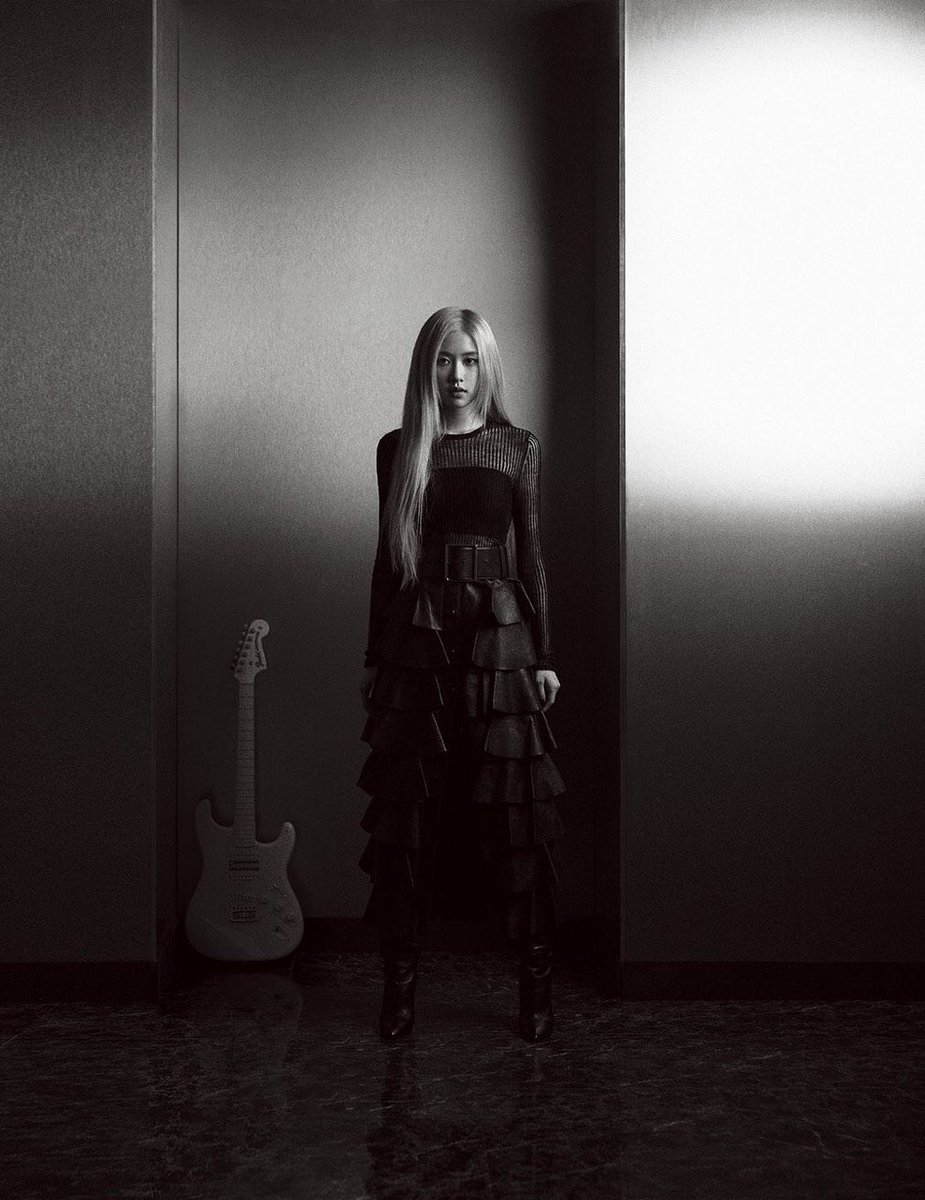 rshourly's tweet photo. #로제 #ROSÉ https://t.co/EHKpepYjdq