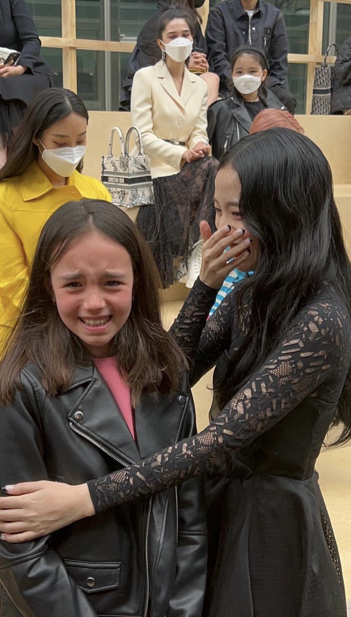 imagine meeting kim jisoo in real life.. yeah i would cry too