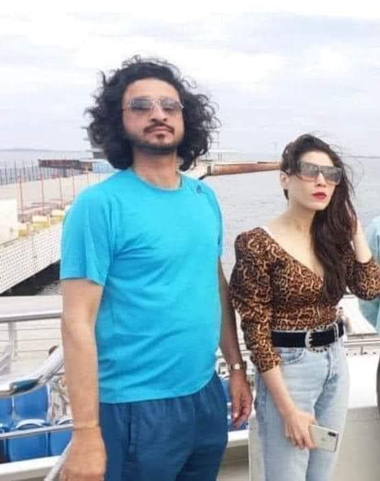 CancelPak's tweet photo. @hinaparvezbutt Chamak challo tumpe Sirf dost mazari ka haq hai Kiya Tum pe miskino ka bhi haq hai  hissa kadh miskina da https://t.co/u3jyj7SnQR
