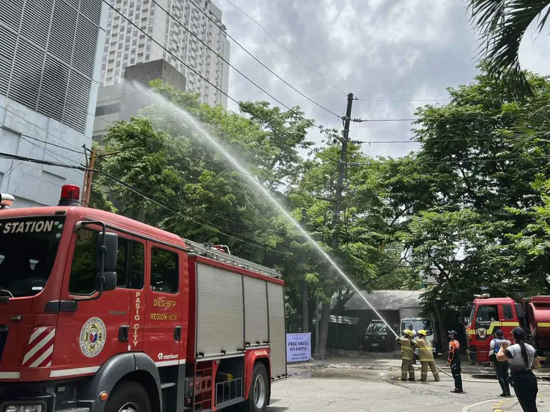 bsapasig's tweet photo. Congratulations to our constituents from Pearl Place Condominium for a successful fire drill! ππ¨π»βπ Tuloy-tuloy lang ang ating BDRRM sa pagsasagawa ng disaster preparedness trainings. ππ» Maging laging handa tayo, mga kabarangay! β
#BidaAngHandaBSA #TuloyAngSerbisyoBSA https://t.co/XCNmlp1Y55