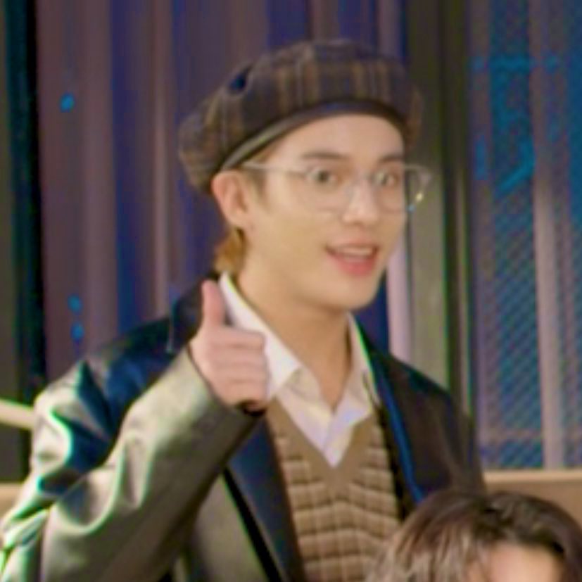 jakesfeeds's tweet photo. 👓 

#ENHYPEN_JAKE #엔하이픈_제이크 https://t.co/GLlu3Jklnd