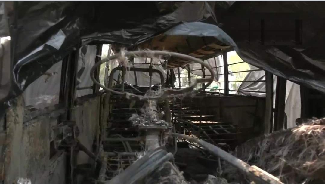 JKUTNEWS1's tweet photo. Jammu | A private school's bus caught fire while it was parked in the premises 

We noticed smoke in the bus which might be due to technical fault or heat. Fire was controlled in half an hour. All the students &amp; teachers were safe as they were inside the school: School officials https://t.co/nwAW3r4BU6