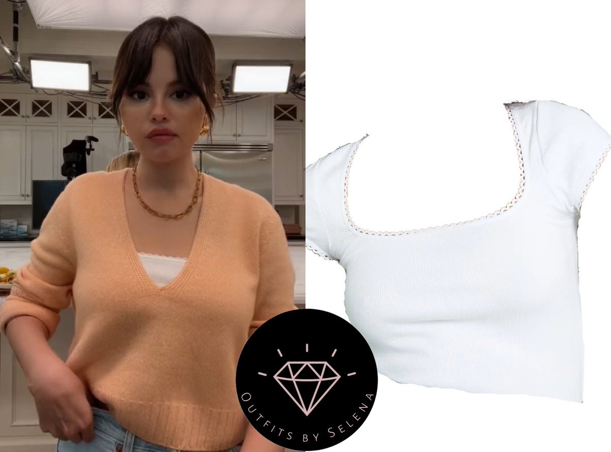 outfitsbyselena's tweet photo. April 29, 2022- .@SelenaGomez posted new video on her TikTok
#SelenaGomez wearing a #Leset Zoe Crop V Neck Pullover ($245), #Rouje Siam T-Shirt (Sold out) and pair of #Misho Classic Huggy Hoops ($99) with @MonicaVinader Alta Capture Charm Necklace ($795).✨🔥✨ https://t.co/lbwJ63PTCX