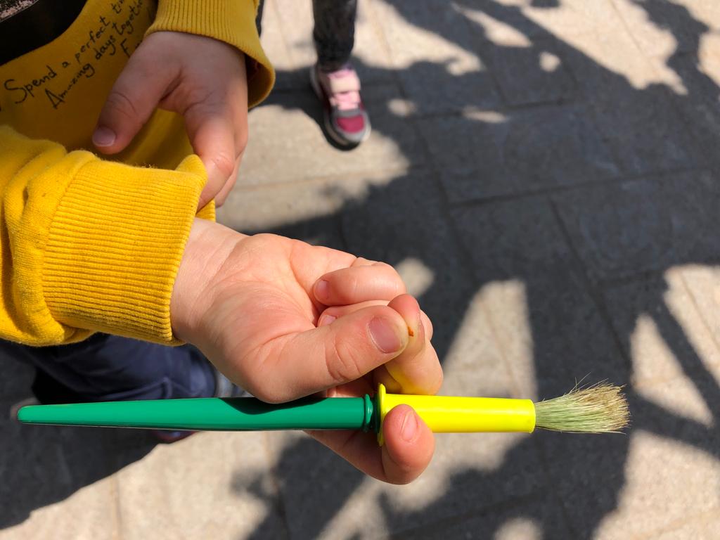 vedrunacent's tweet photo. Sortim a descobrir els insectes que viuen al nostre pati!🐝🐞🦋🌞
#P4SSCC https://t.co/edp6jkiOy1