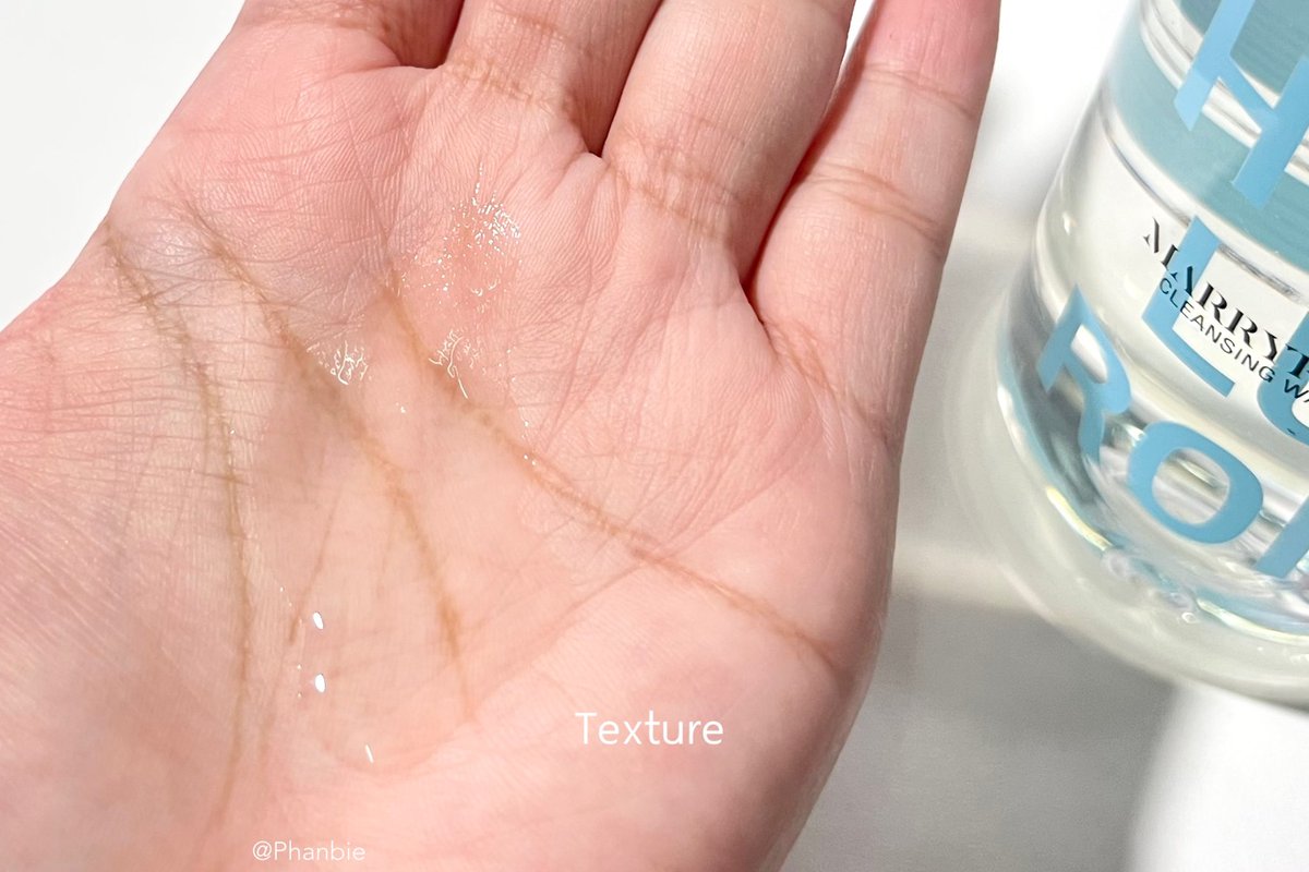 Phanbie's tweet photo. ใครผิวแพ้ง่ายต้องมาลอง cleansing water ตัวนี้ดูนะ อ่อนโยนมาก นางเป็นวีแกน 100% ไม่ทดลองกับสัตว์ ใช้ละไม่แสบผิว ไม่เคืองตา จะเมคอัพติดทนแค่ไหนก็เช็ดได้สะอาดหมดจดสุด ทับใจตรงที่มี Hyaluron รักษาสมดุลผิวได้ดี หลังใช้หน้าก็ไม่แห้งตึง แถมช่วยบำรุงให้ชุ่มชื้นขึ้นด้วย  #ใช้ดีบอกต่อ https://t.co/AjsszY15dV