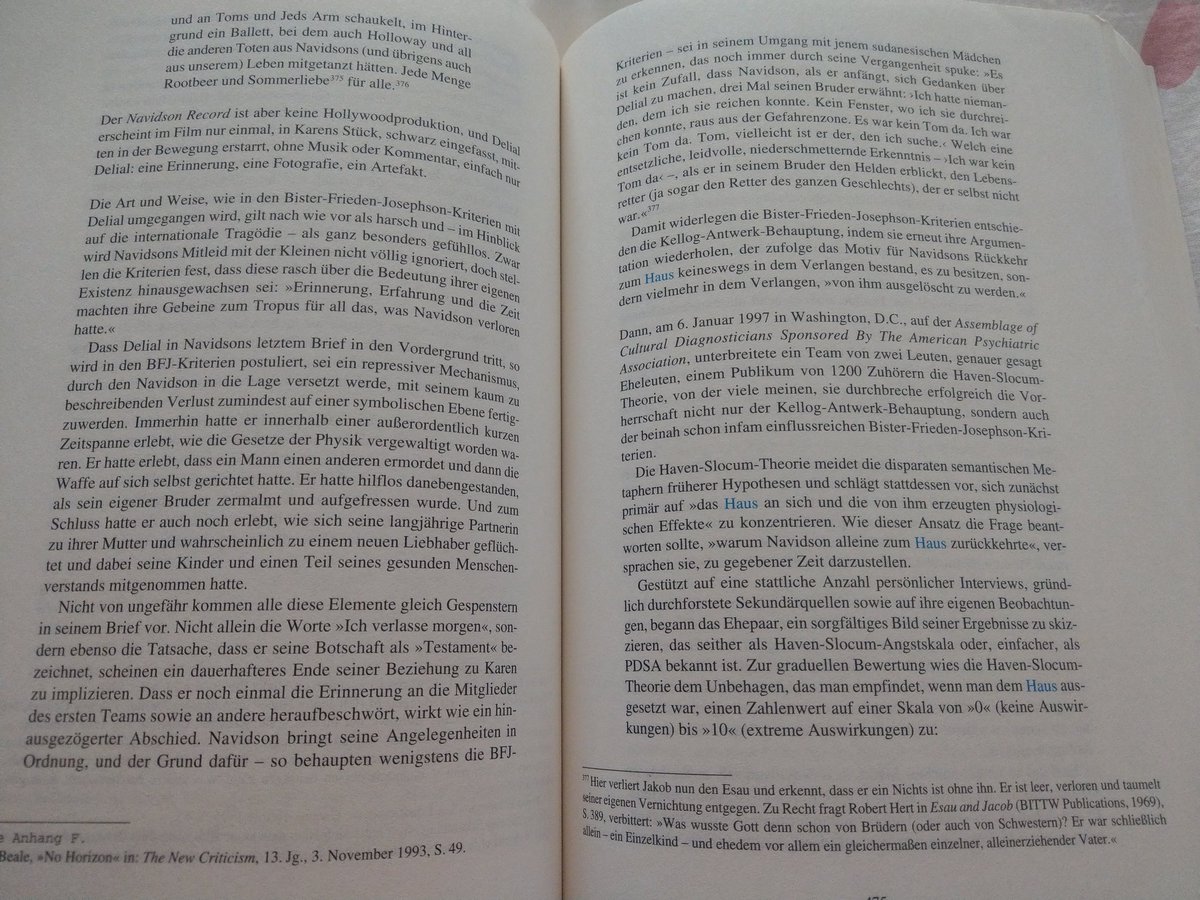 SparkOfDarkness's tweet photo. Das Haus ist auch innen recht ungewöhnlich ...
#HouseOfLeaves #DasHaus #Roman #Taschenbuch #Design #ungewöhnlich #Buchsatz https://t.co/cRsoIy7W4A