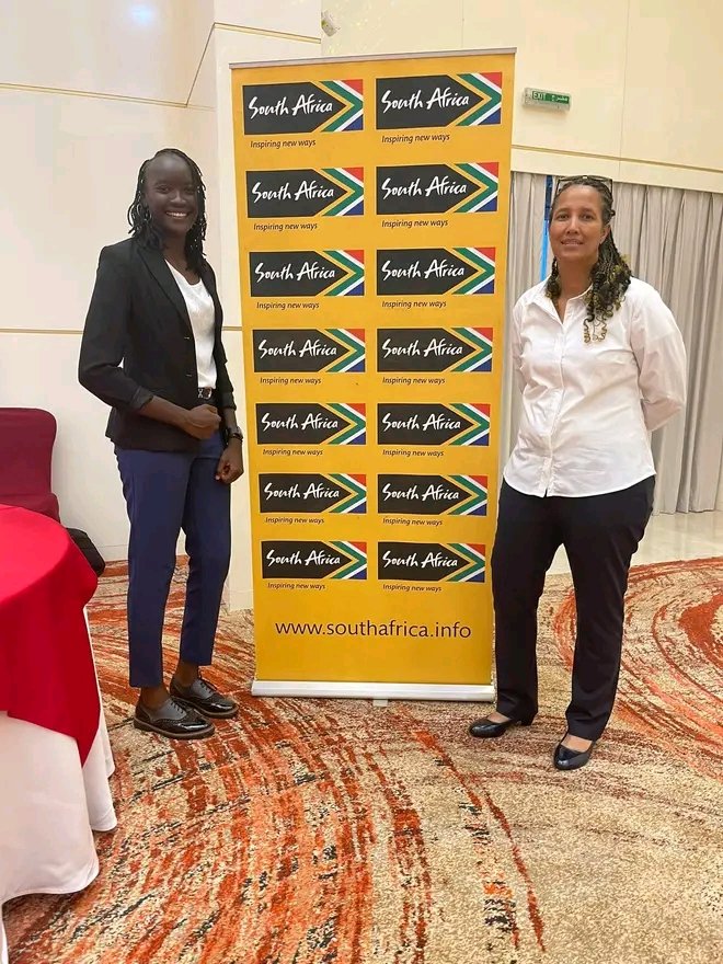 FutureStarsFoo5's tweet photo. South Sudan Bright Starlets' Coach Shilene Booysen is in the forefront to establish a core platform that provides the young players and other athletes the opportunities apart from sports.
#BrightStarlets #SouthAfricanEmbassy #SouthSudan #StarletsforChange 🇸🇸❤️🇿🇦 https://t.co/miEgYULhtL