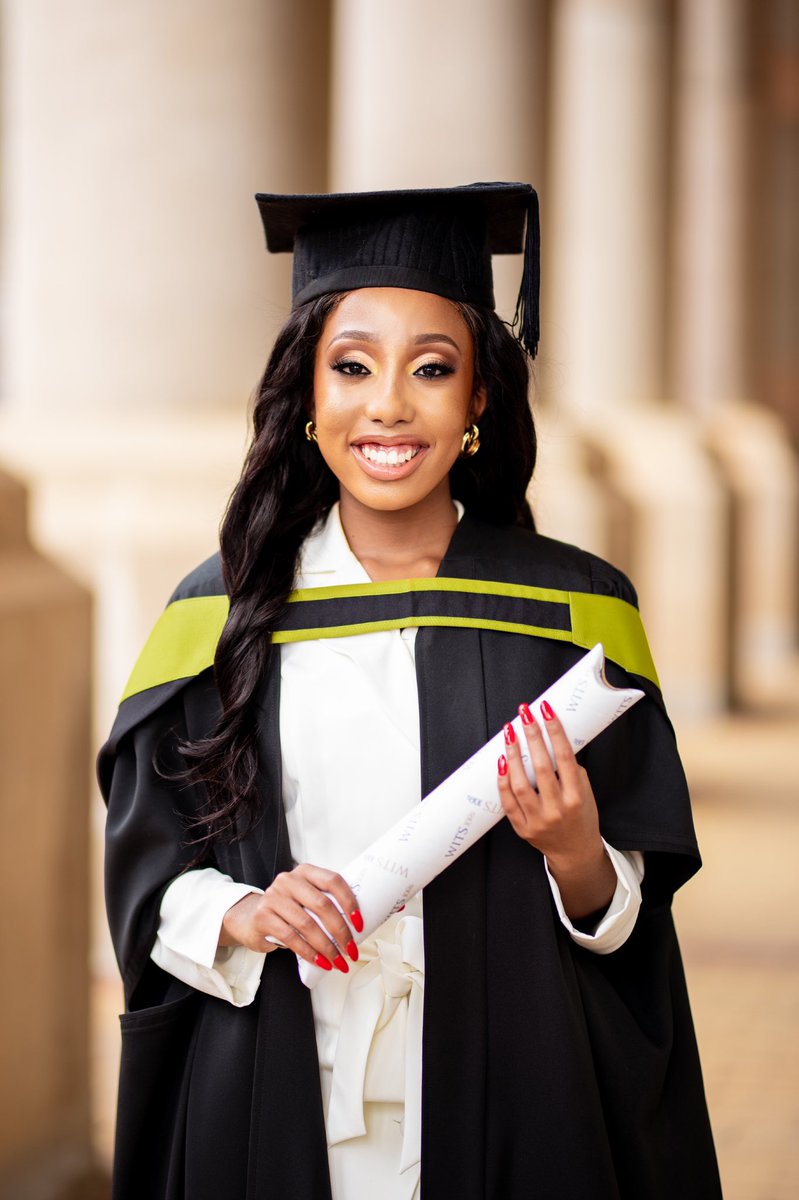 roriwithastory's tweet photo. 𝐀 𝐖𝐢𝐭𝐬 𝐠𝐫𝐚𝐝𝐮𝐚𝐭𝐞 🎓🏛❤️ https://t.co/TpZpjweOpp